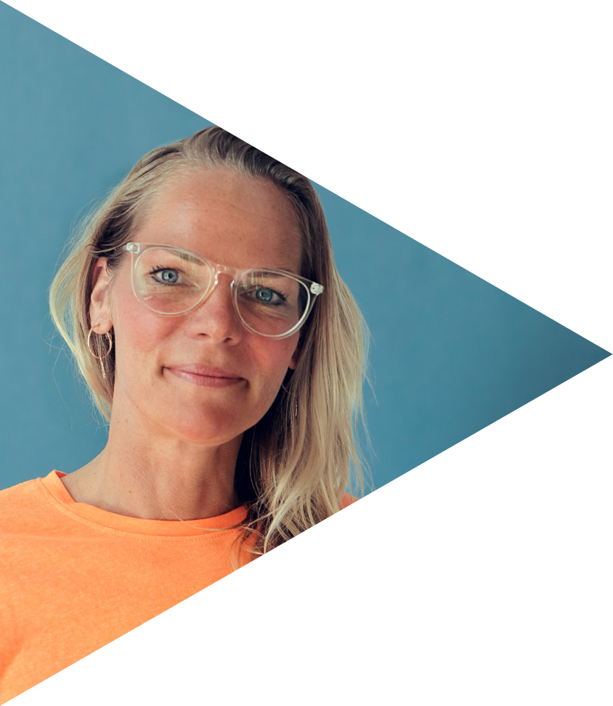 Grafische Komposition aus Dreieck mit Portraitfoto